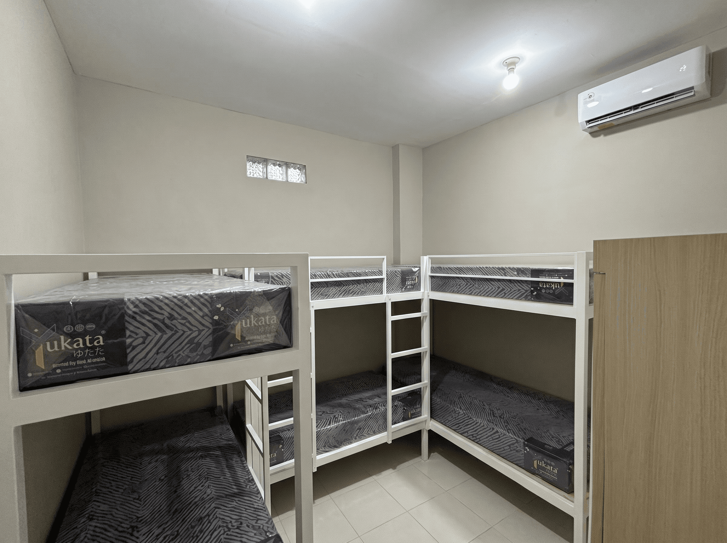 Kamar Asrama Ber-AC